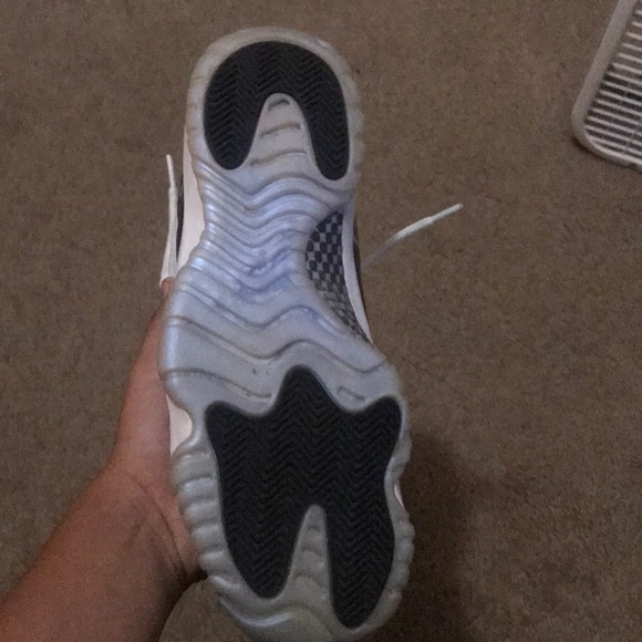 Jordon 11 lows Iridescent - Picture 7 of 8